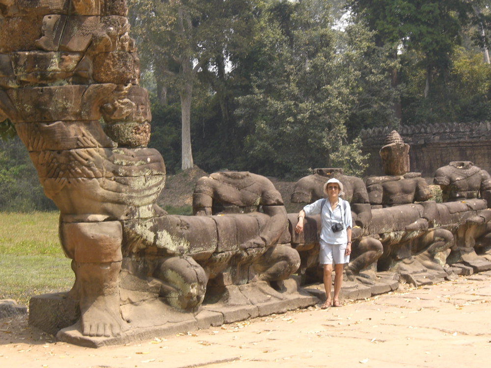 Preah Khan (XIIc.): naga across moat