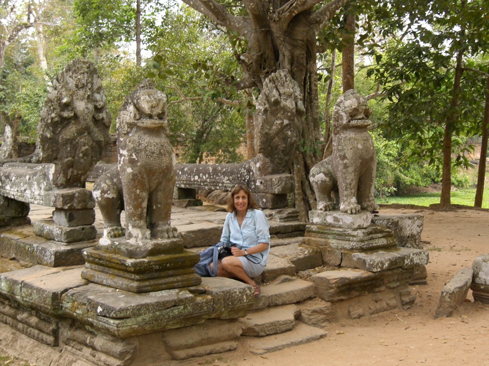 Banteay Kdei: brigde  on moat