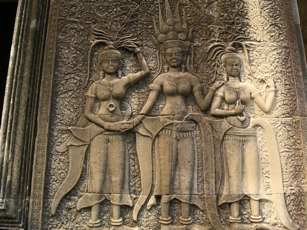 deities on entry tower