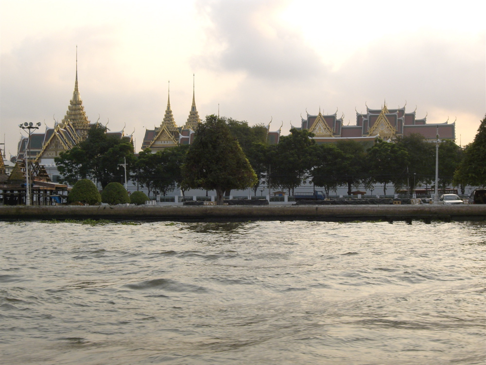 Wat Pho (XVIIc.) from Chao Phraya