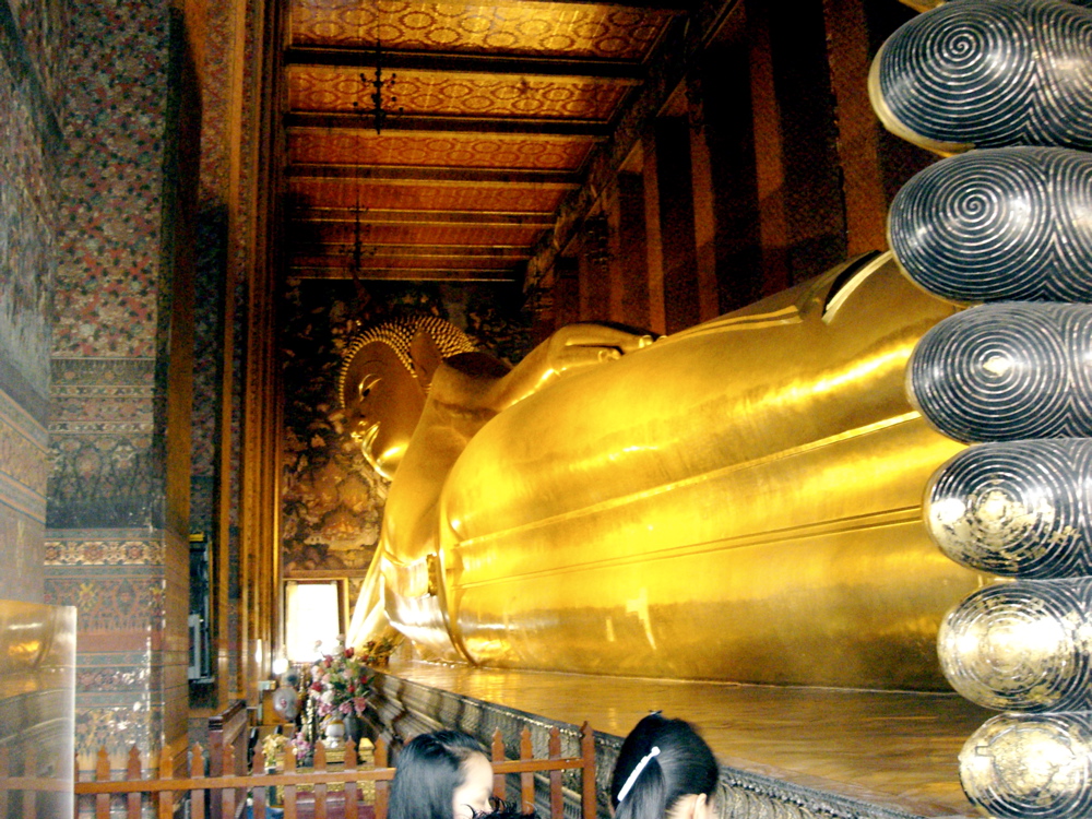 Reclining Buddha statue (45m.)