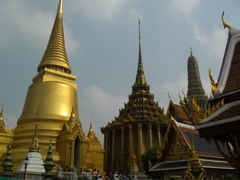 Wat Phra Kaeo: Pra Si Ratana Chedi to house Buddha breastbone