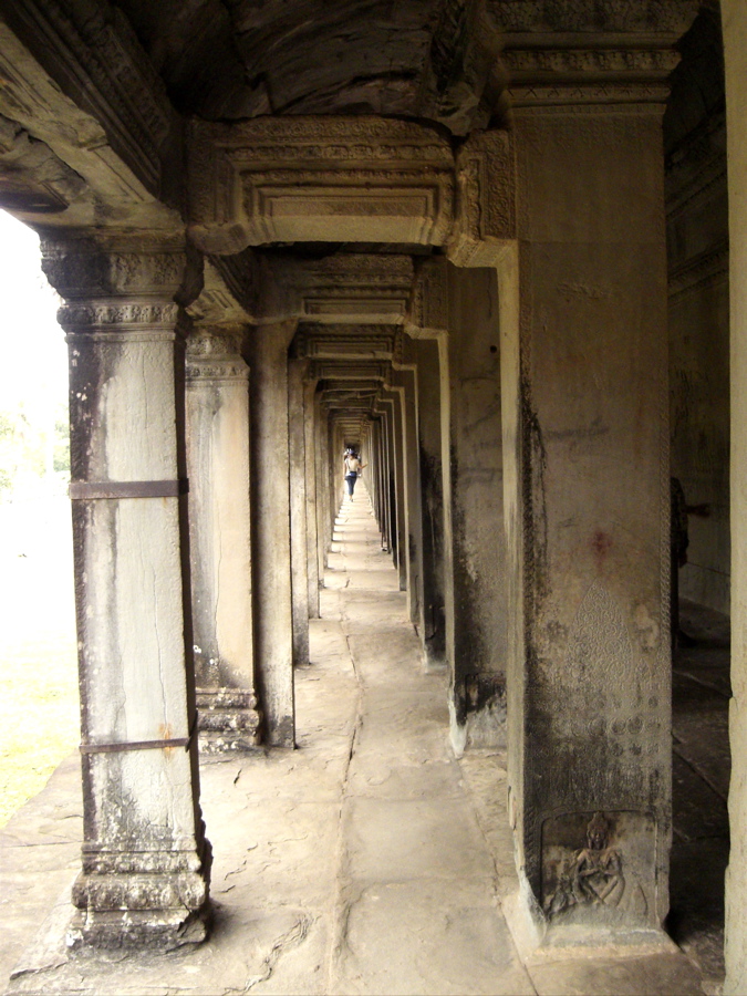 Angkor Wat: outer passage