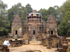 Preah Ko (IXc.) central temple